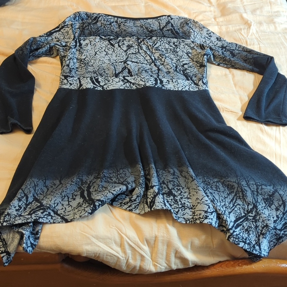 Tree Patterned Top - Picture 6 of 9